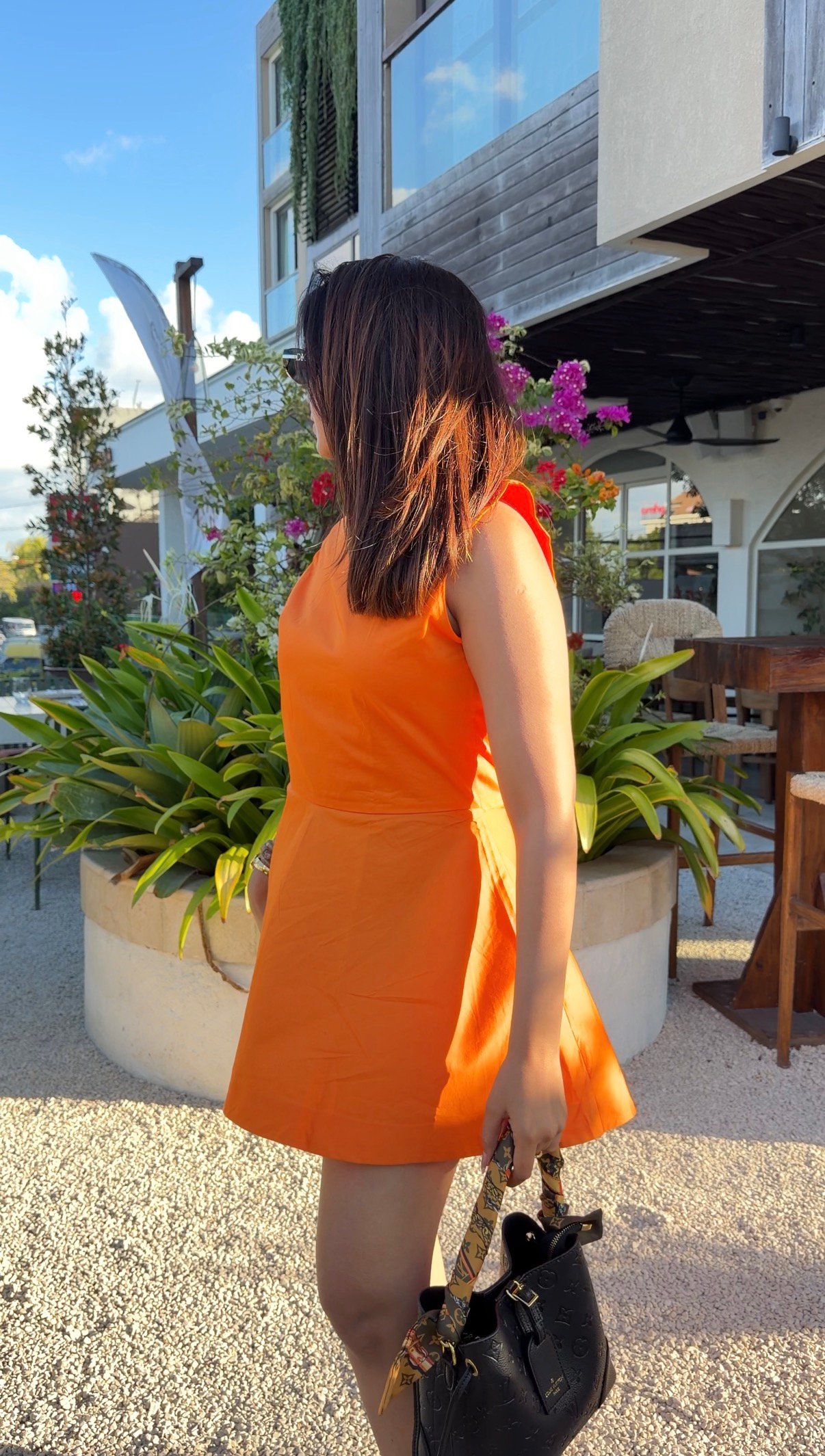 Neeva Vogue